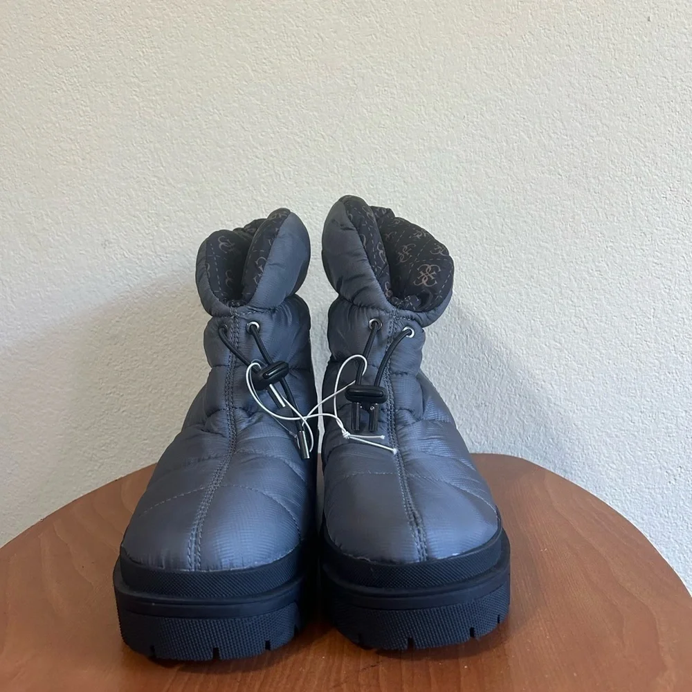 GUESS Leeda 2 Gray Cold Weather Booties Sz 8 Dark Gray Puffer Style Toggle Women